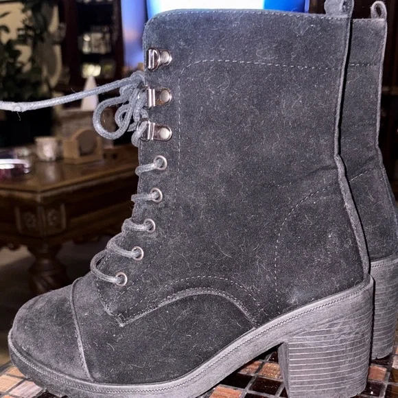 #278 NWOT ForeverSuede Black Lace-Up W combat Boots Sz 9 - Picture 4 of 8